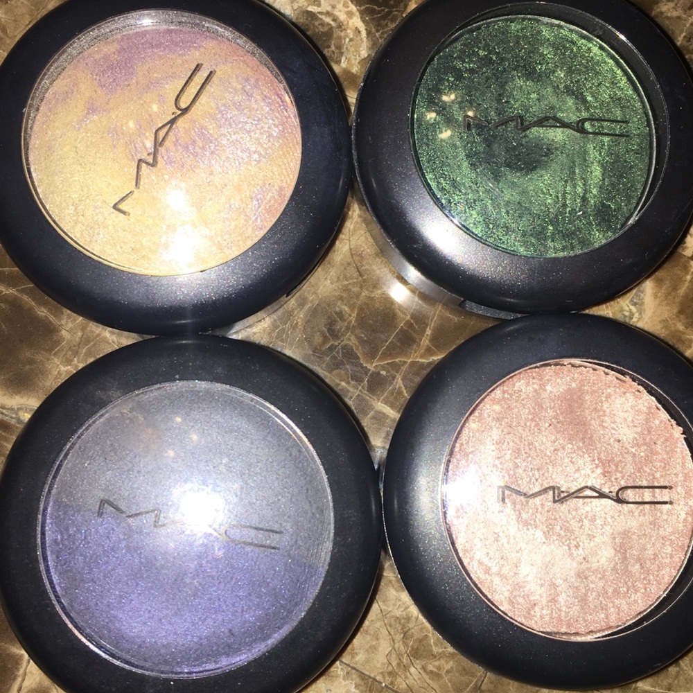 4 MAC Shadows - 6 Colors.